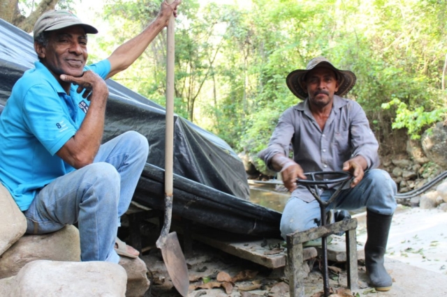 Farmers using the El Triángulo irrigation system no longer have to make their own repairs.